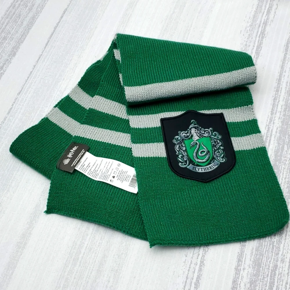 NWOT Slytherin Harry Potter Knitted Crest Scarf Green abd Gray with Crest